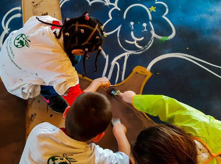 Graffiti & Décoration intérieure / extérieure, Trompe-l'œil, Fresques et Ateliers peintures avec les enfants, dans les écoles