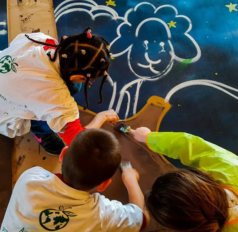 Graffiti & Décoration intérieure / extérieure, Trompe-l'œil, Fresques et Ateliers peintures avec les enfants, dans les écoles