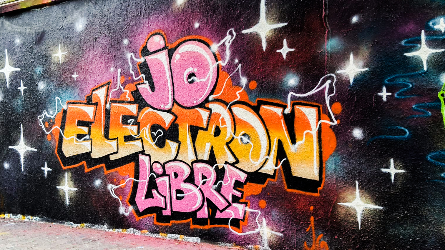 Cours privé graffiti à Paris avec création du lettrage Jo Électron Libre par Kreadeco