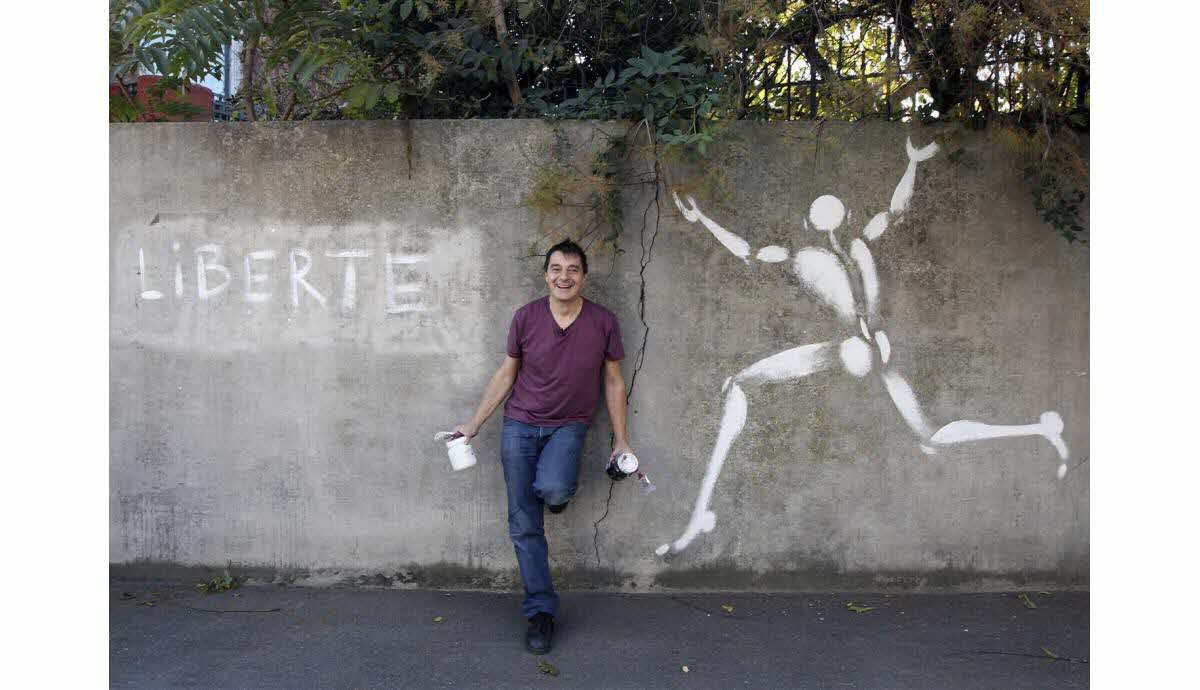 jérôme mesnager homme blanc street art francais liberté