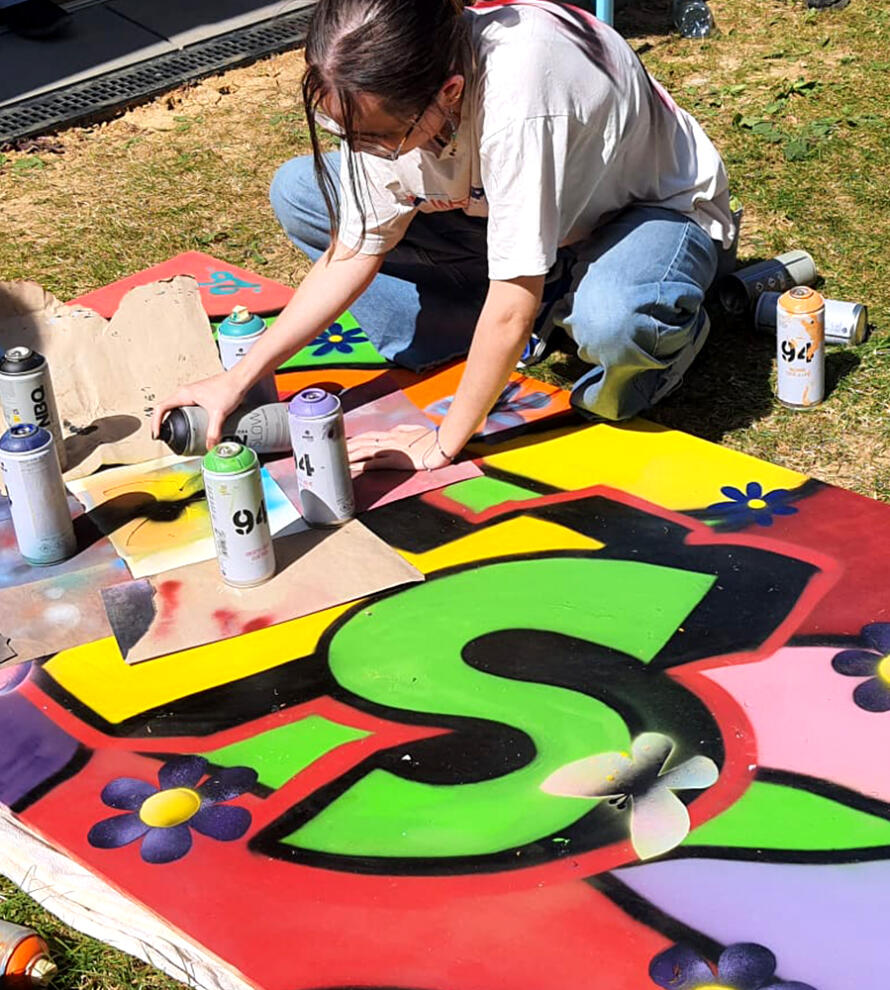 Atelier graff : street-art enseigne et space-painting au SAJ de Fontenay le comte