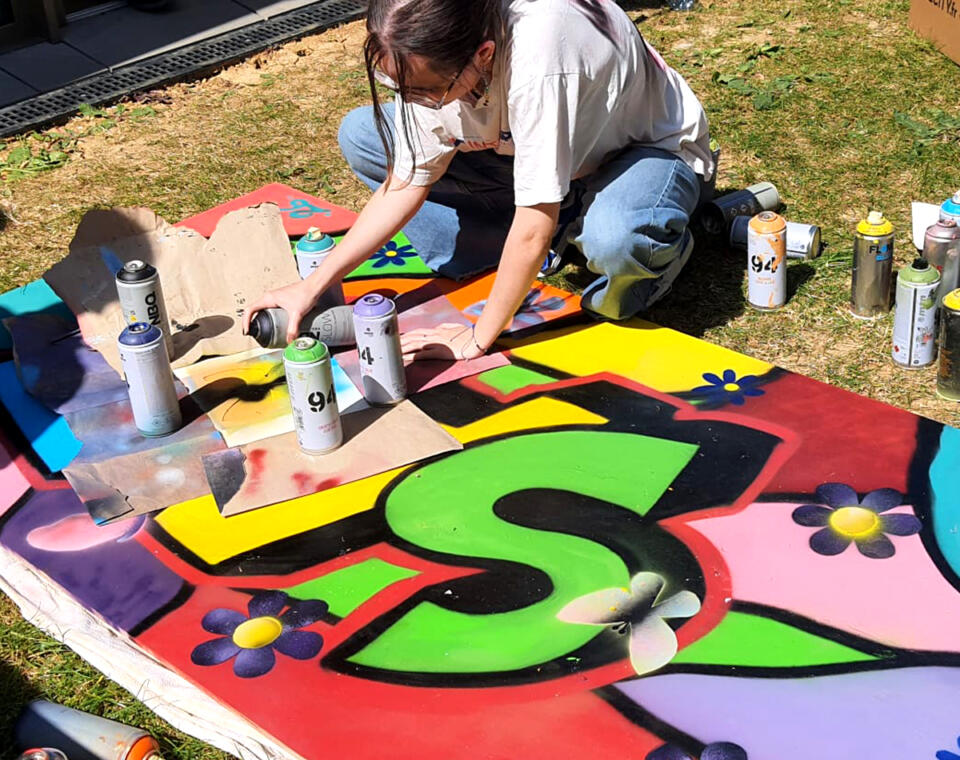 Atelier graff : street-art enseigne et space-painting au SAJ de Fontenay le comte