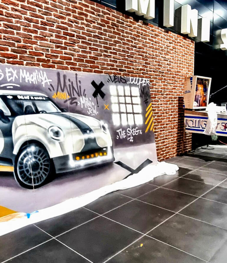 Décoration intérieure live painting street-art pour BMW - sortie Mini cooper The sgeg