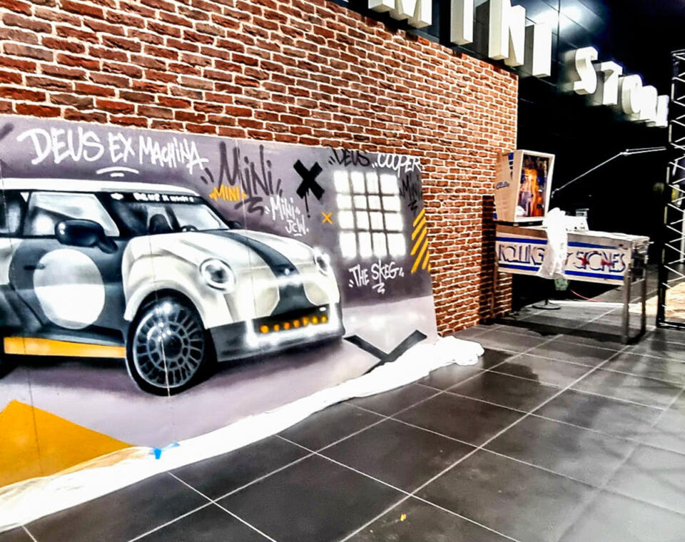 Décoration intérieure live painting street-art pour BMW - sortie Mini cooper The sgeg