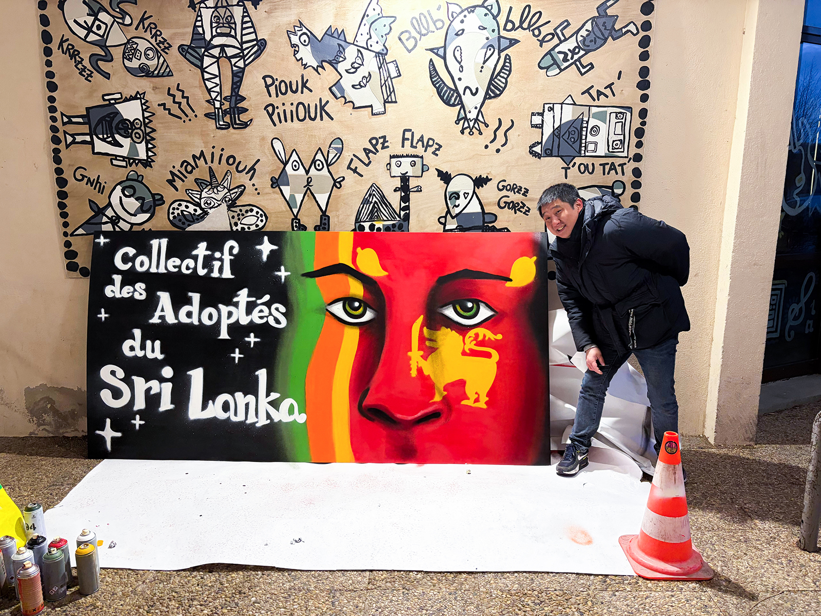 Décoration graffiti enseigne avec logo pour une association lors d'un festival pour le collectif des adoptés du Sri lanka