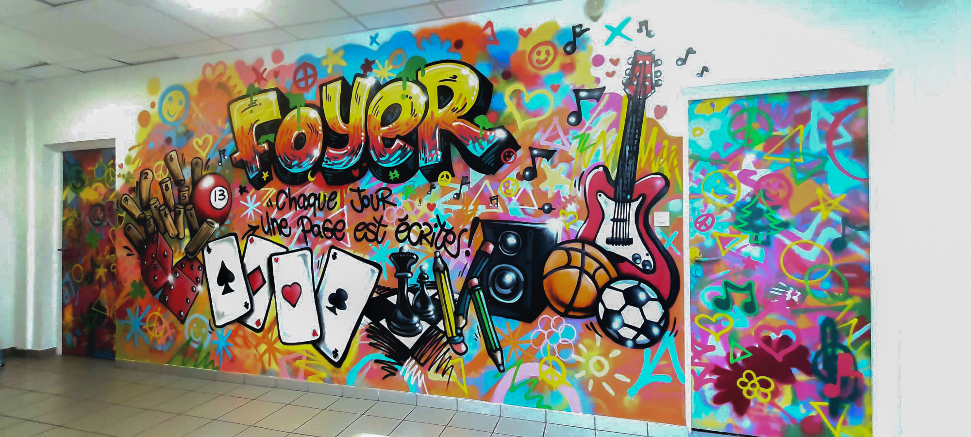 Décoration intérieure : fresque graffiti street-art pour le foyer d'un internat