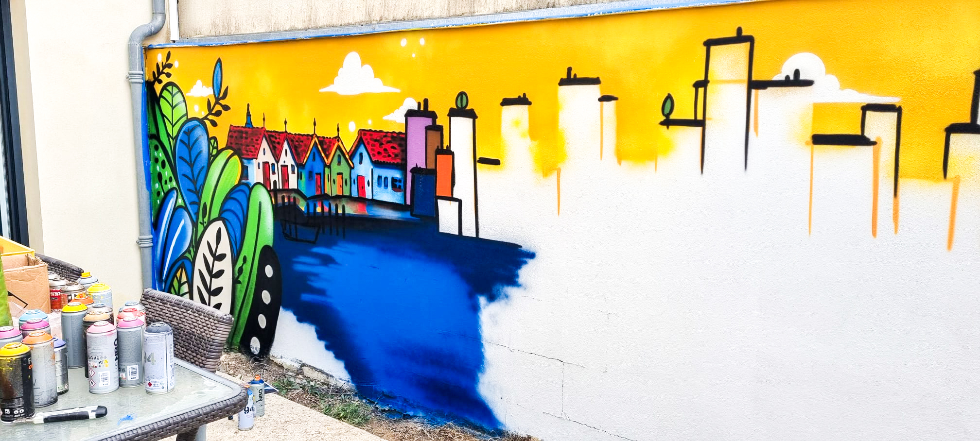 Fresque graffiti street-art dans le jardin d'un particulier à Châtelaillon-Plage