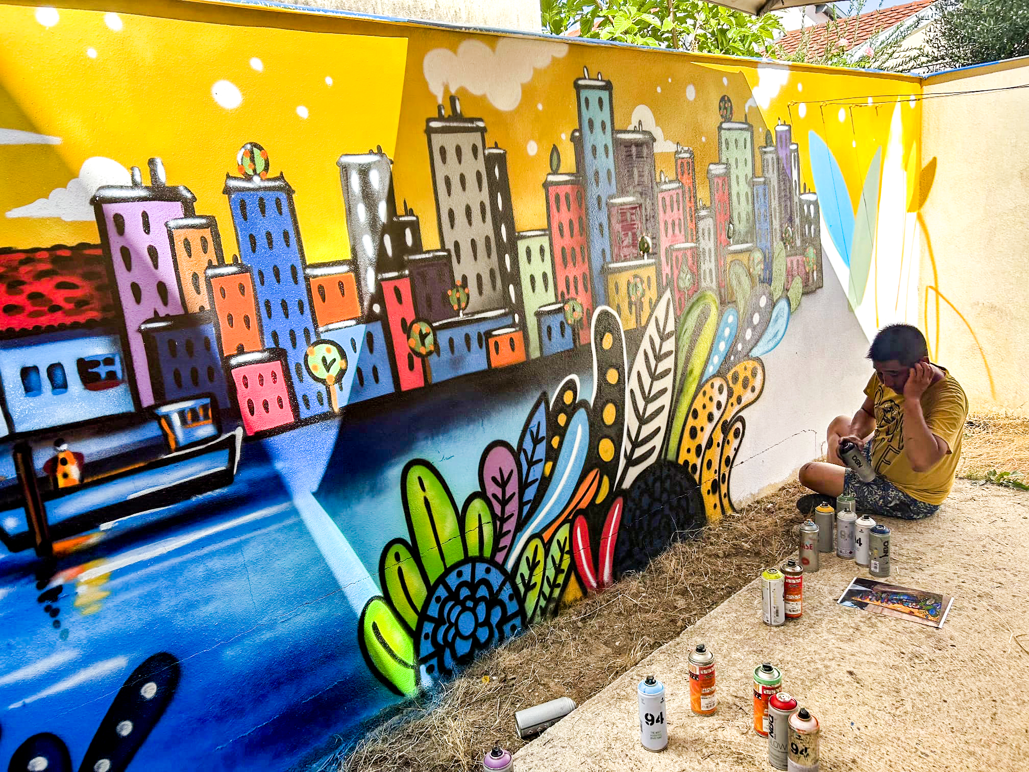 Fresque graffiti street-art dans le jardin d'un particulier à Châtelaillon-Plage